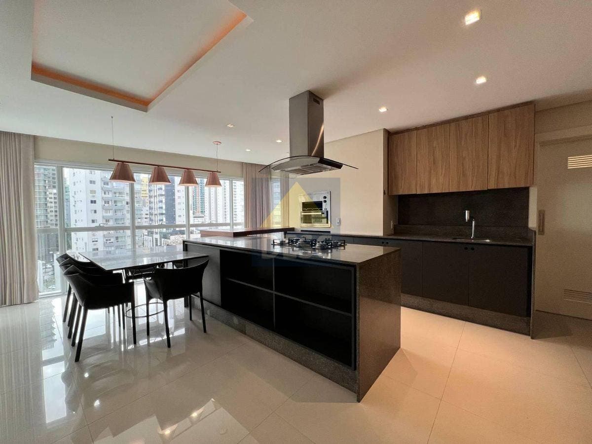 Aluguel anual, apartamento de 03 suítes, barra norte em Balneário Camboriú - Apartamento em Centro, Balneário Camboriú - para locação - Desc Imóveis