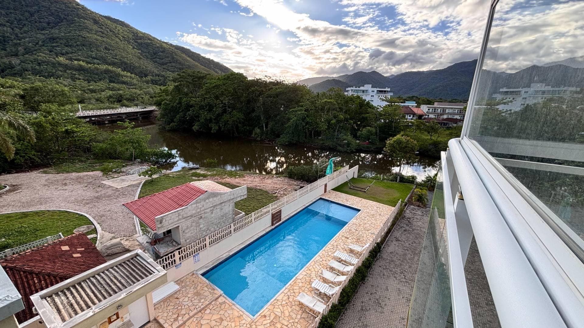 NOVÍSSIMO APARTAMENTO COM 2 DORMITÓRIOS, SENDO 1 SUÍTE - Apartamento em Maranduba, Ubatuba - à venda - Claudia Mar LTDA