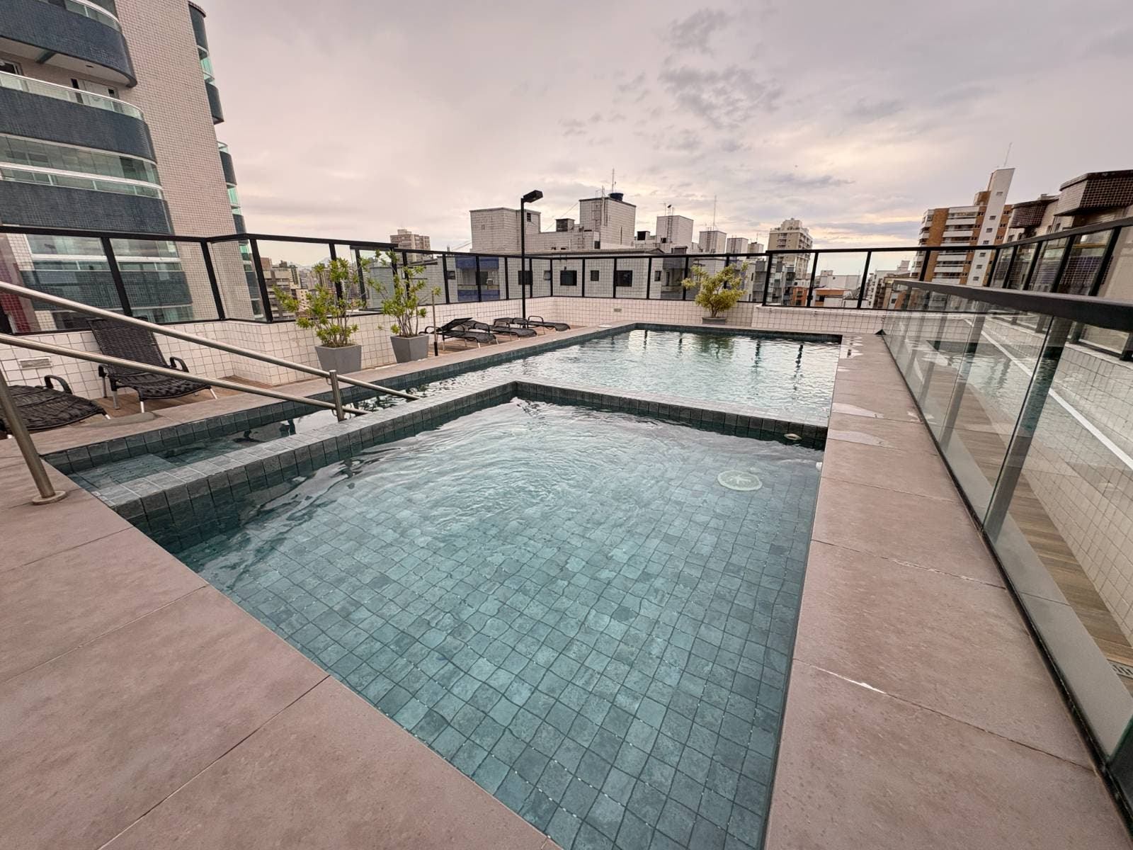 locação mobiliado apenas 2850 0 pacote - Apartamento em Ocian, Praia Grande - para locação - DEBORA BUENO CONSULTORIA IMOBILIÁRIA