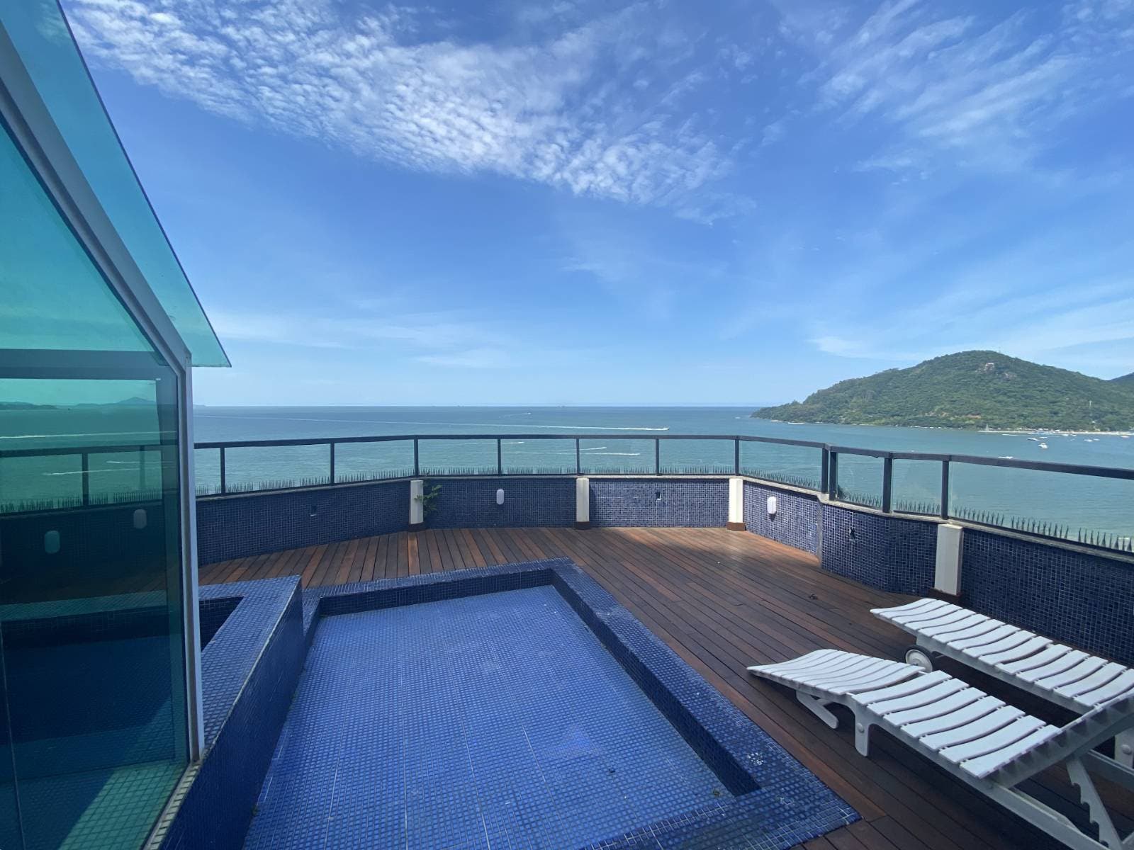Cobertura Triplex à Venda Frente Mar em Balneário Camboriú - Cobertura em Centro, Balneário Camboriú - à venda - Desc Imóveis