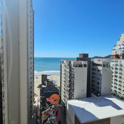 Vista externa do prédio e do mar