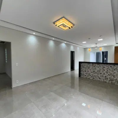 Sala de estar e jantar com balcão