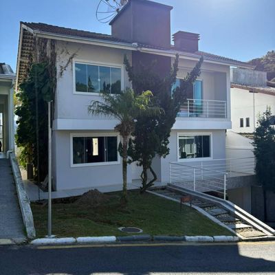 Casa com 3 Suítes e Piscina no Condomínio Ariribá para locação - Casa de Condomínio em Ariribá, Balneário Camboriú - para locação - TAB Imóveis