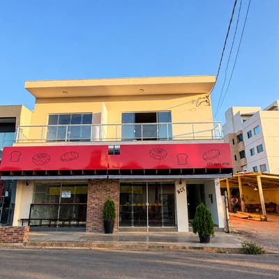 Prédio comercial fachada moderna