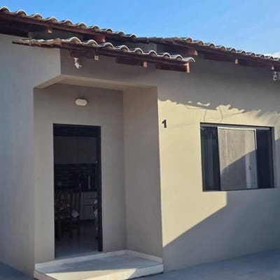 Casa com dois quartos, sendo uma suíte; no centro de Itapoá - Casa em Centro, Itapoá - à venda - Itapoá Imóveis Ltda