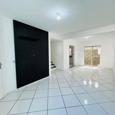 Sobrado com 3 Dormitórios, 1 Suíte, 112.72 m², à venda por R$ 545.000 - Uberaba, Curitiba (PR) - Sobrado em Uberaba, Curitiba - à venda - LA FERTILE IMÓVEIS
