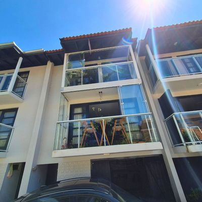 Casa triplex á venda, 3 quartos sendo 2 demi suítes com varanda, 2 vagas de garagem, Residencial Village Cabeçudas, Bairro Cabeçudas, Itajaí-SC - Casa em Cabeçudas, Itajaí - à venda - I3 CORRETORES ASSOCIADOS S/S