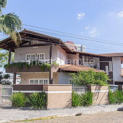 Casa na Vila Nova em Jaraguá do Sul com 5 quartos e piscina - Casa em Vila Nova, Jaraguá do Sul - à venda - Imóveis Bem Bacanas