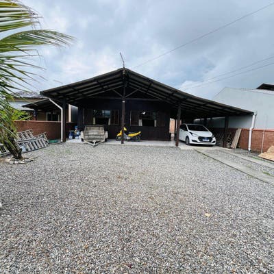 Casa Com 02 Dormitórios E Amplo Espaço de Terreno - Casa em Itapoá - à venda - Imobiliaria Patricia Claudino