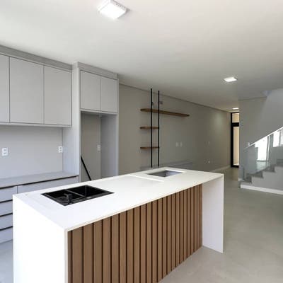 SG777 - UM SOBRADO QUE SURPREENDE EM CADA DETALHE - Sobrado em Canto Grande, Bombinhas - à venda - Marca Imobiliária