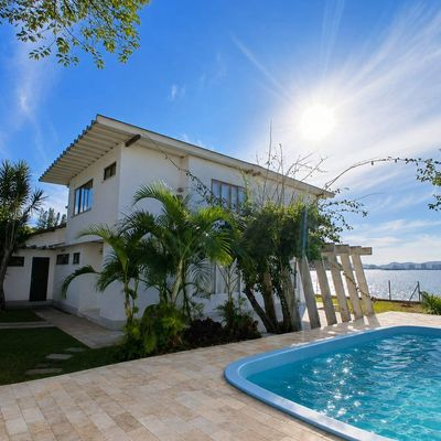 Casa à venda frente mar em terreno com 765m² em Cabeçudas - Casa em Cabeçudas, Itajaí - à venda - I3 CORRETORES ASSOCIADOS S/S