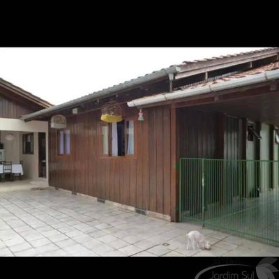 CASA DE ALVENARIA PARCIALMENTE REVESTIDA COM MADEIRA NOBRE! COM 186,00 M² DE ÁREA CONSTRUÍDA - Casa de Alvenaria em Budag, Rio do Sul - à venda - Jardim Sul Imobiliária