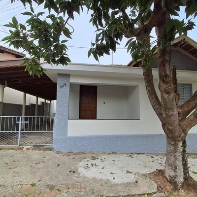 Oportunidade 2 casas no Bairro São Benedito - Casa em Vila Magnólia, São João da Boa Vista - para locação e à venda - Helena Imóveis