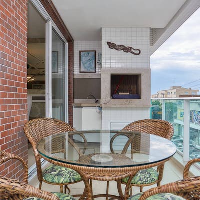 Apartamento mobiliado com 03 dormitórios com piscina na praia do centro de Bombinhas - Apartamento em Centro, Bombinhas - à venda - Imobiliária Licurana