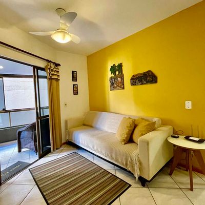 Apartamento com 02 Dormitórios, Mobiliado, Aproximadamente 50 Metros da Praia do Centro de Bombinhas Á Venda. - Apartamento em Centro, Bombinhas - à venda - Imobiliária Licurana