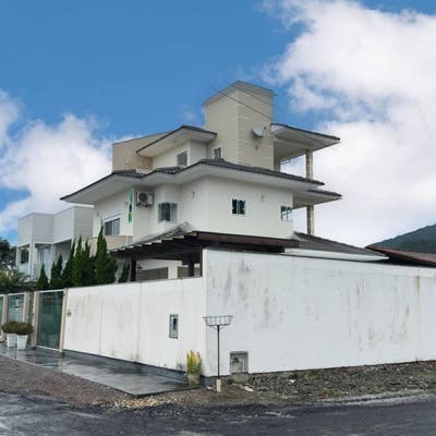 🏡 Casa de Alto Padrão na Fazenda da Armação – Governador Celso Ramos - Casa em Fazenda da Armação, Governador Celso Ramos - à venda - ADMIR MIRANDA NEGÓCIOS IMOBILIARIOS