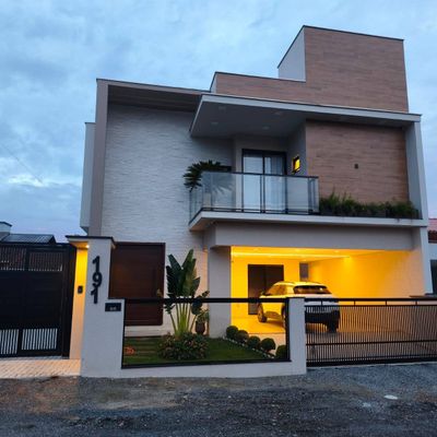 Casa de Alto Padrão com Edícula no Bairro Rau com 3 Suítes - Casa em Rau, Jaraguá do Sul - à venda - Imobiliária SMART