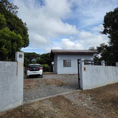 Casa em alvenaria, com piscina e amplo quintal no Balneário Rosa dos Ventos - Casa em Rosa dos Ventos, Itapoá - à venda - Itapoá Imóveis Ltda