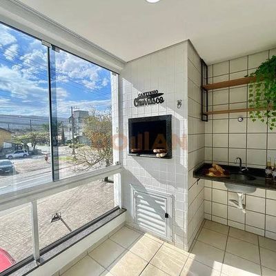 Apartamento a venda, uma Oportunidade para investidor com 02 dormitórios, próximo ao mar da praia de Bombas em Bombinhas/SC - Apartamento em Bombas, Bombinhas - à venda - Imobiliária Licurana