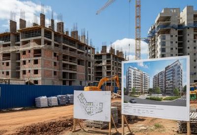 Prazo de entrega real vs. prazo contratual: o que acontece quando a obra do imóvel atrasa?