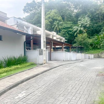 Sobrado Semimobiliado com 2 Dormitórios na Velha Central! - Sobrado em Velha Central, Blumenau - à venda - CONCEITO IMOBILIARIA LTDA