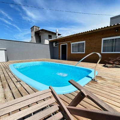 Casa com 3 quartos com piscina - Casa em Mariscal, Bombinhas - para temporada - Imobiliária Lenita Imóveis