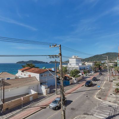 Apartamento com 03 dormitórios, garagem coberta, Wi-Fi e vista para o mar - Apartamento em Centro, Bombinhas - à venda e para temporada - Imobiliária Licurana