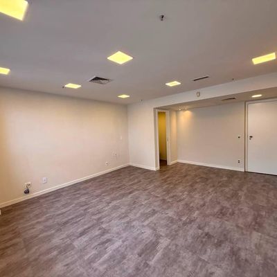 SALA COMERCIAL À VENDA! RUA HADDOCK LOBO COM 30M². À 300M DO METRÔ AFONSO PENA. - Salas Comerciais em Tijuca, Rio de Janeiro - à venda - MIGUEZ IMOBILIÁRIA