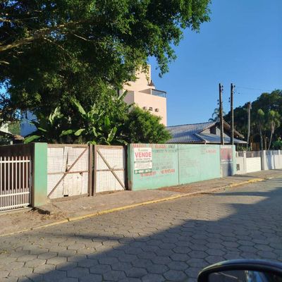 Terreno a venda na praia de Bombinhas, para morar, veranear e/ou lucrar com projetos. Consulte nos! - Lote/Terreno em José Amândio, Bombinhas - à venda - Imobiliária Licurana