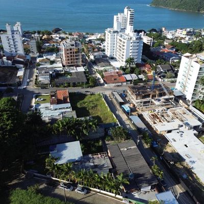 Casa com Amplo Terreno à Venda, 5 Quartos Sendo 1 Suíte no Bairro Cabeçudas, Itajaí, Sc - Casa em Cabeçudas, Itajaí - à venda - I3 CORRETORES ASSOCIADOS S/S