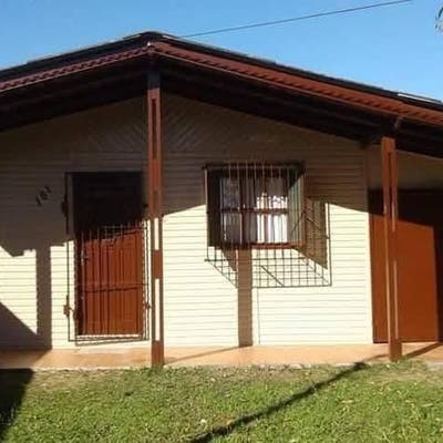 Chalé com 2 quartos - Casa em Cassino, Rio Grande - à venda e para temporada - SANDRA ALUGA E VENDE IMÓVEIS NO CASSINO
