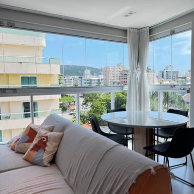 Apartamento duplex mobiliado, com 03 suites, com 03 garagens, aproximadamente 400 metros do mar da praia de Bombas, em Bombinhas/SC - Apartamento em Bombas, Bombinhas - à venda - Imobiliária Licurana