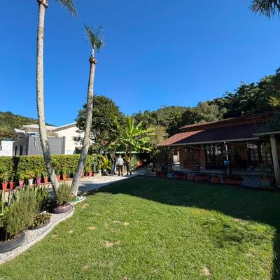 CASA COM AMPLO ESPAÇO NA PRAIA DOS AMORES BALNEÁRIO CAMBORIÚ!! - Casa em Praia dos Amores, Balneário Camboriú - à venda - Praia Imóveis