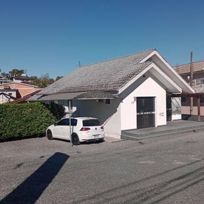 Residencia em corredor de serviço com sala comercial + casa com 2 dormitórios a minutos do centro - Casa em Velha, Blumenau - à venda - JPeixer Imobiliária Ltda
