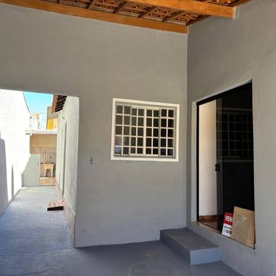 Casa à Venda com 2 Quartos, Churrasqueira e Garagem Coberta no Plimec - Avaré - Casa em Conjunto Habitacional Egydio Martins da Costa, Avaré - à venda - CRYSTAL IMÓVEIS