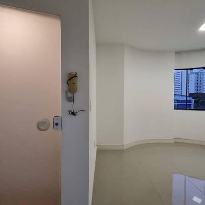 Sala Comercial para Locação Anual, 35m², 1 banheiro, 1 Sala, Centro - Itajaí, SC - Salas Comerciais em Centro, Itajaí - para locação - I3 CORRETORES ASSOCIADOS S/S