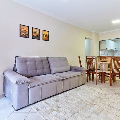Excelente apartamento para compra na praia do centro de Bombinhas, localizado na Avenida principal, com vista mar, amplo terraço, com 01 vaga de garagem. Agende sua visita. - Apartamento em Centro, Bombinhas - à venda - Imobiliária Licurana