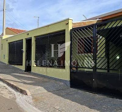 Casa / No Marco Divisório em Poços de Caldas - MG - Casa em Vila Brasil de Nossa Senhora Aparecida, Poços de Caldas - à venda - Helena Imóveis