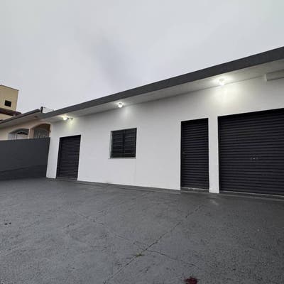 ALUGUEL: Loja Comercial com aproximadamente 200m², Vagas na Frente, 2 Banheiros, Serraria, São José - SC - Loja em Serraria, São José - para locação - SEAHAUS