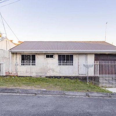 Casa não averbada AT 330m², AU 170m², Xaxim, Curitiba/PR - Casa em Xaxim, Curitiba - à venda - SCHAEFER IMOVEIS LTDA
