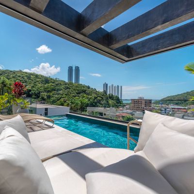 Casa de Alto Padrão Mobiliada à Venda no Condomínio Bela Vista em Balneário Camboriú - Casa de Condomínio em Barra, Balneário Camboriú - à venda - WOW Imobiliária Ltda