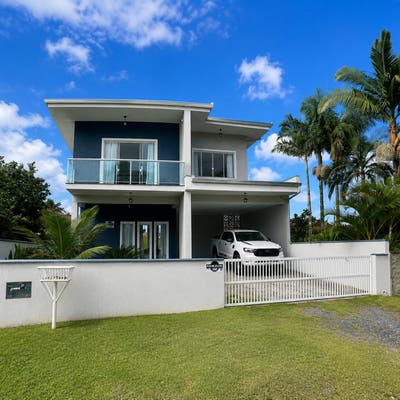 Sobrado Com Piscina A 280 Metros da Praia - Barra do Saí - Sobrado em Barra do Sai, Itapoá - à venda - Imobiliaria Patricia Claudino