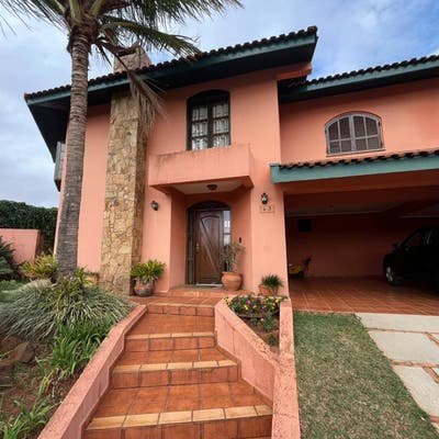 Sobrado à Venda com 4 Quartos (2 Suítes), 3 Salas; Varanda, Jardim e Garagem para 4 Carros em Jardim Europa III - Avaré - Sobrado em Jardim Europa III, Avaré - à venda - CRYSTAL IMÓVEIS