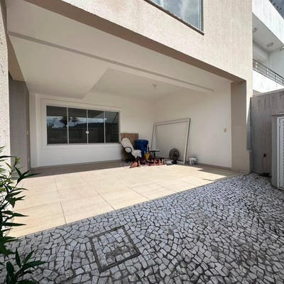 SOBRADO PARA LOCAÇÃO NA PRAIA DOS AMORES - BALNEÁRIO CAMBORIÚ - Sobrado em Praia dos Amores, Balneário Camboriú - para locação e à venda - Brava Norte Imóveis