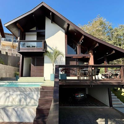 Casa em Estilo Chalé no Canto da Praia em Itapema - Casa em Canto da Praia, Itapema - à venda - Viver na Praia Imoveis