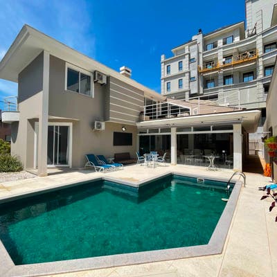 Casa com Piscina Privativa para Locação de Temporada - 100m do Mar - Para 12 Pessoas - Praia de Canto Grande - Bombinhas/SC - Casa em Canto Grande, Bombinhas - para temporada - PRIME INVESTIMENTOS