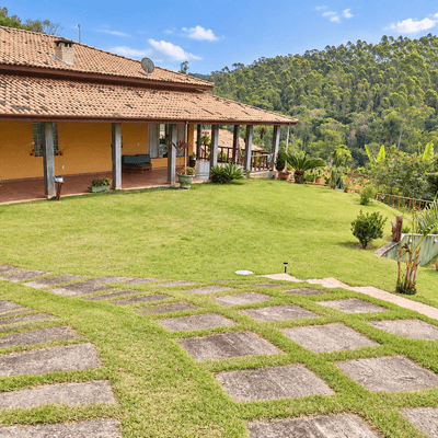 Fachada (melhorada por IA)